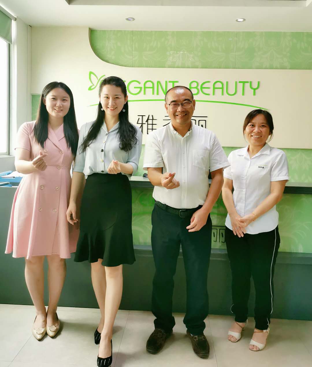 龙华区工商联（总商会）秘书处走访深圳911香蕉视频APP化妆用品有限公司