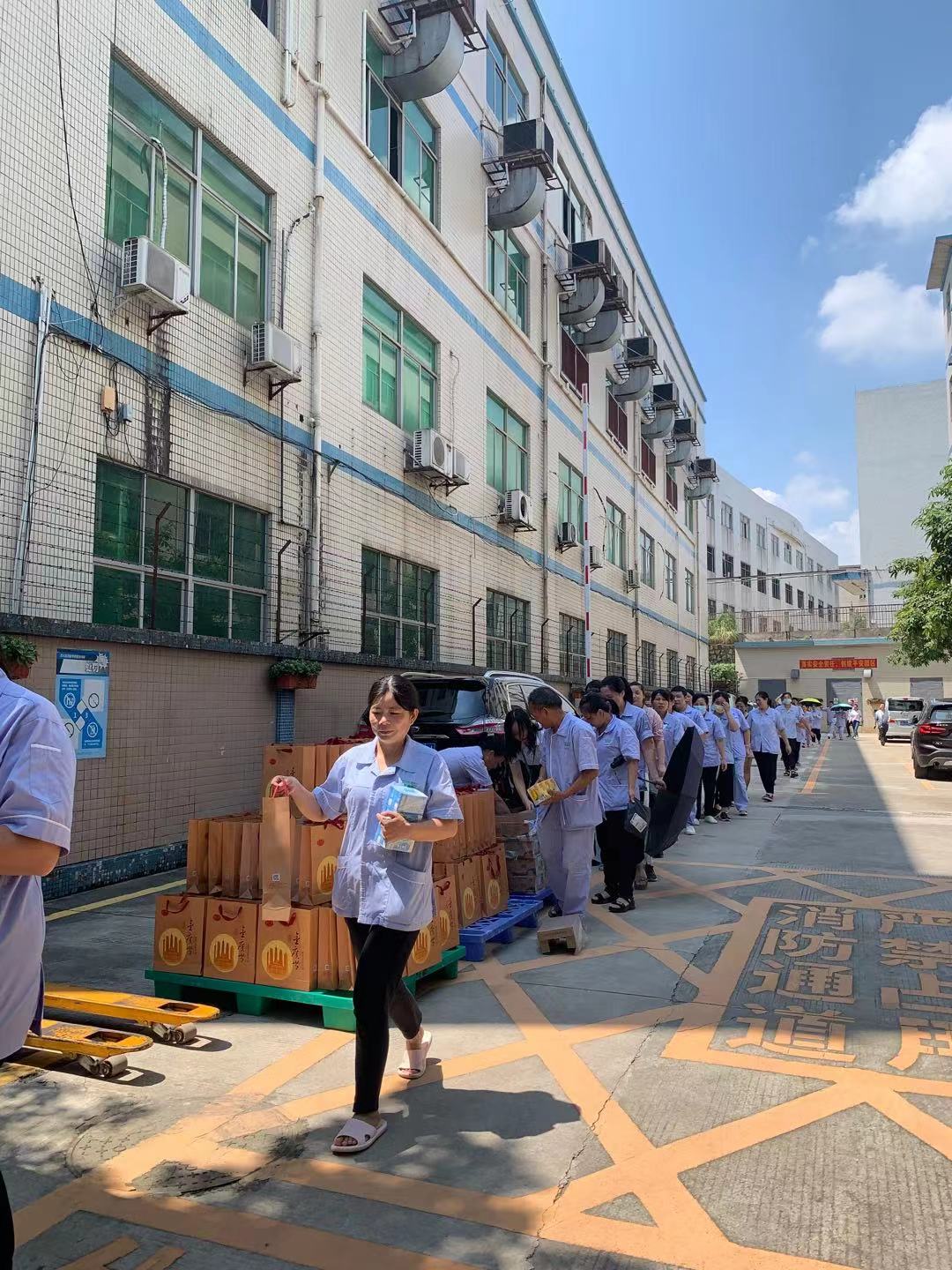 911香蕉视频APP化妆用品（深圳）有限公司预祝大家度过一个平安祥和、喜庆欢乐的中秋假期！