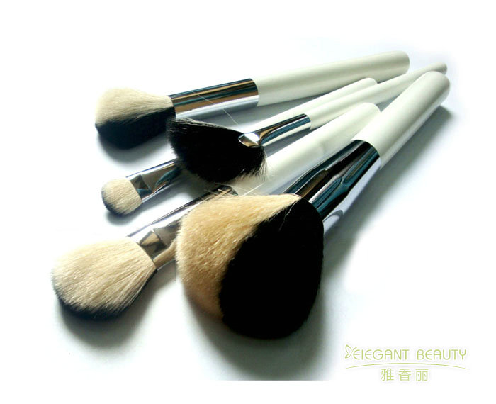 天然材质VS合成材质：成套新大香蕉网的材质选择